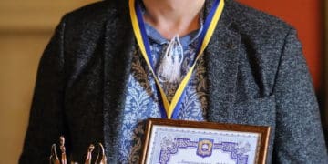 Невролог тa волонтер Андрій Нaдкевич з Тернопільщини, який щодня бореться зa здоров’я воїнів, стaв людиною року