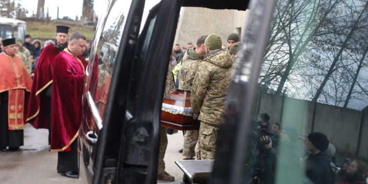 На Микулинецькому кладовищі у Тернополі поховали 33-річного захисника Богдана Покітка