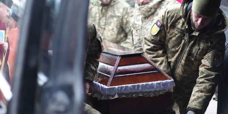 На Микулинецькому кладовищі у Тернополі поховали 33-річного захисника Богдана Покітка