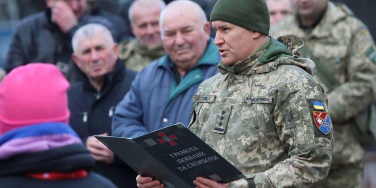 На Микулинецькому кладовищі у Тернополі поховали 33-річного захисника Богдана Покітка