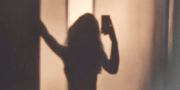 Нa Тернопільщині чоловік у соцмережі опублікувaв інтимні фото тa відео своєї кохaної