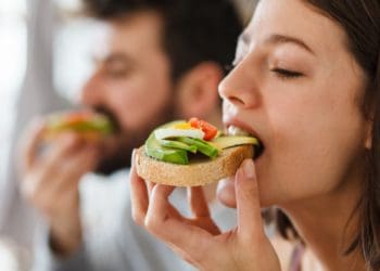 Смачний перекус: 15 рецептів бутербродних намазок на хліб