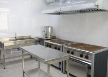 Мер Тернополя закликає повідомляти, якщо працівники їдалень дитсадків змушені виходити на роботу вночі