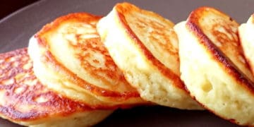 Смачнющі пишні сирні оладки на сніданок за 5 хвилин