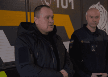 «Ваш героїзм вражає», – Палатний від імені «Української команди» передав підшоломники бійцям ДСНС