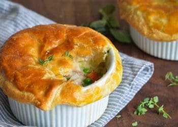 Американський курячий пиріг у горнятку: рецепт дня