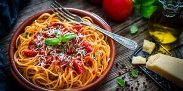 Спагеті болоньєзе нашвидкуруч: рецепт дня