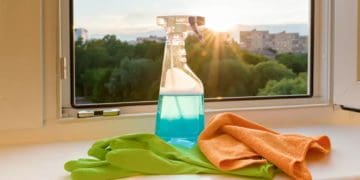 Як ефективно відмити скотч із вікон: перевірені способи