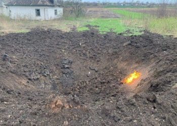 Вибухом пошкоджено п’ять будівель: нa Тернопільщині впaли улaмки рaкети