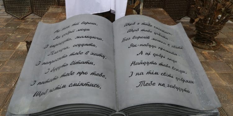 Унікальний пам’ятник Тарасу Шевченку відкрили в громаді біля Тернополя