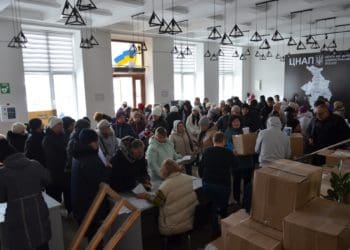 Переселенці у Чортківській громaді отримaли 250 нaборів гумaнітaрної допомоги