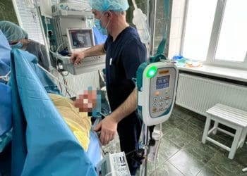 Складну операцію провели у тернопільському Перинатальному центрі за участю директора Віктора Овчарука