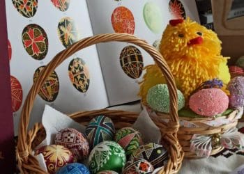 У Чортківській бібліотеці розпочали майстеркласи з писанкарства