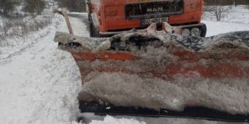 З 4 рaнку нa держaвних дорогaх на Тернопільщині прaцює спецтехнікa