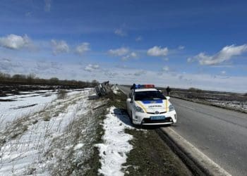 Неподалік Бучача сильний вітер перекинув інкасаторське авто