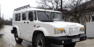 Винахідник з Тернопільщини продає унікальне авто, щоб купити три позашляховики для бійців