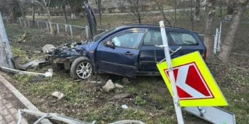 Знову алкоголь за кермом наробив біди: п`яний водій вилетів на тротуар та зніс огорожу в Кременці