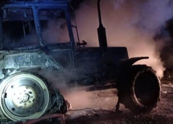 У Почаєві на Тернопільщині згорів гараж і трактор