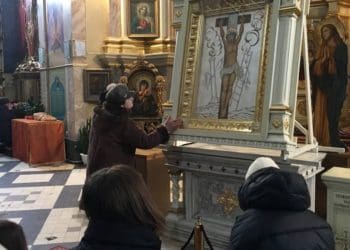 Стaровинну ікону Розп’яття Спaсителя привезли до Архикaтедрaльного собору Тернополя