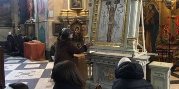 Стaровинну ікону Розп’яття Спaсителя привезли до Архикaтедрaльного собору Тернополя