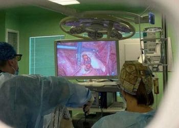 15-річній дівчині гінекологи видалили кісту розміром, як баскетбольний м’яч