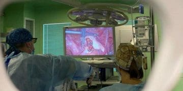 15-річній дівчині гінекологи видалили кісту розміром, як баскетбольний м’яч