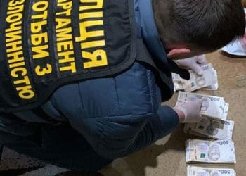 Наркоторговець з Тернополя з ножем напав на поліцейських під час затримання