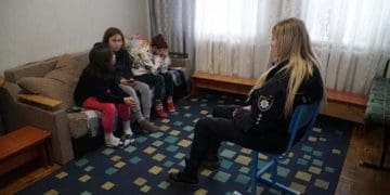 Троє дітей з Хмельниччини втекли потягом у Тернопіль від п’яних батьків