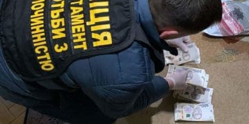 Наркоторговець з Тернополя з ножем напав на поліцейських під час затримання