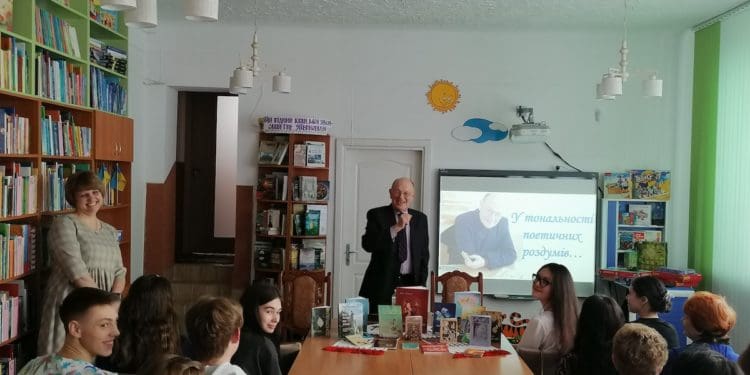 У Тернопільській обласній бібліотеці для дітей відбулась зустріч з відомим письменником та науковцем Олегом Германом