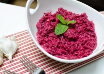 Готуємо смачно і традиційно: Салат з вареного буряка зі сметаною або майонезом