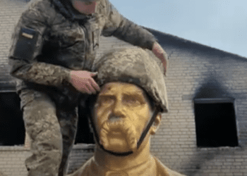 Бійці з 44-ї бригади вшанували Шевченка біля єдиного вцілілого пам’ятника на запорізькому напрямку