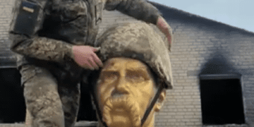 Бійці з 44-ї бригади вшанували Шевченка біля єдиного вцілілого пам’ятника на запорізькому напрямку