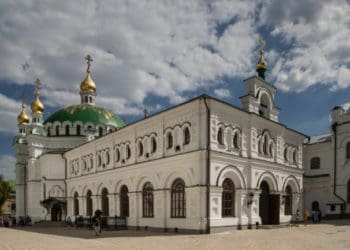 Московські попи поширили фейк про те, що нібито на Лаврі через ПЦУ почорніли хрести
