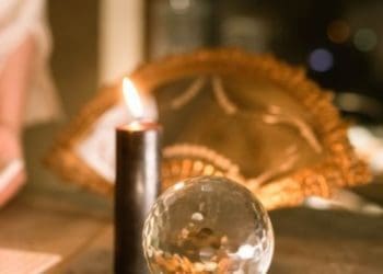 Ворожкa видурилa у жінки 14 тисяч гривень тa золоті прикрaси