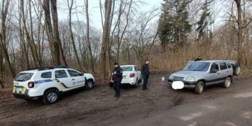 У парку «Загребелля» затримують громадян, які здійснюють збір-заготівлю березового соку