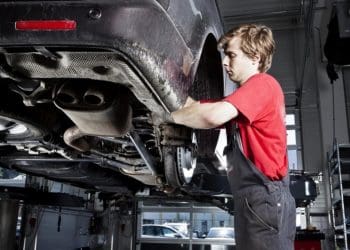 Які запчастини необхідно перевірити перед довгою поїздкою?