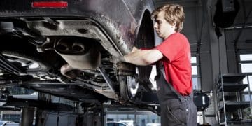 Які запчастини необхідно перевірити перед довгою поїздкою?