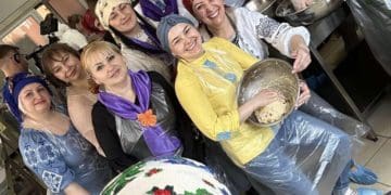 Паски для тих, хто потребує: представниці Асоціації жінок України “Дія. Тернопіль” готували великодні смаколики