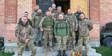 Військовослужбовці зі 105 бригади святкують Великдень в районі виконання завдань