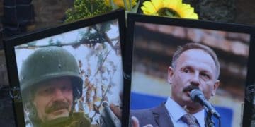 Загинув героєм: На Тернопільщині провели в останню путь політика Олега Барну