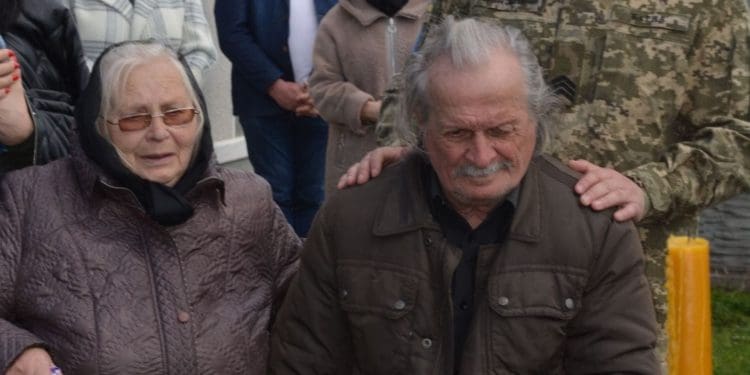 Загинув героєм: На Тернопільщині провели в останню путь політика Олега Барну