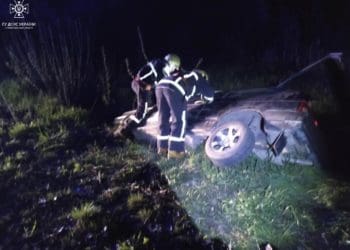 Недалеко від Тернополя перекинувся автомобіль: трьох потерпілих забрала швидка