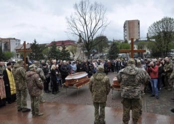 На Чортківщину привезли три домовини з загиблими військовими