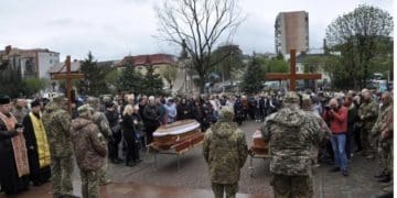 На Чортківщину привезли три домовини з загиблими військовими