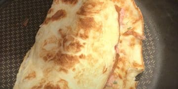 Рецепт смаженого омлета з ситною начинкою