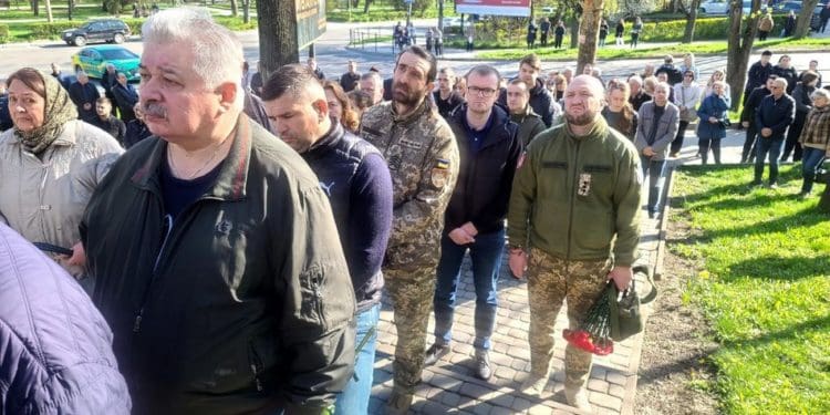 Загинув героєм: На Тернопільщині провели в останню путь політика Олега Барну