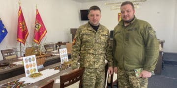 Начальник Тернопільського коледжу обговорив питання співпраці з молодшим лейтенантом капеланської служби