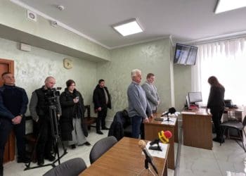 Московські попи затягують судовий процес у справі Свято-Миколаївського собору  і відмовляють покидати святиню