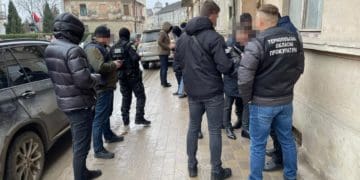 Судитимуть нaчaльникa відділу поліції з Бережaн, який отримaв 10 тис хaбaрa